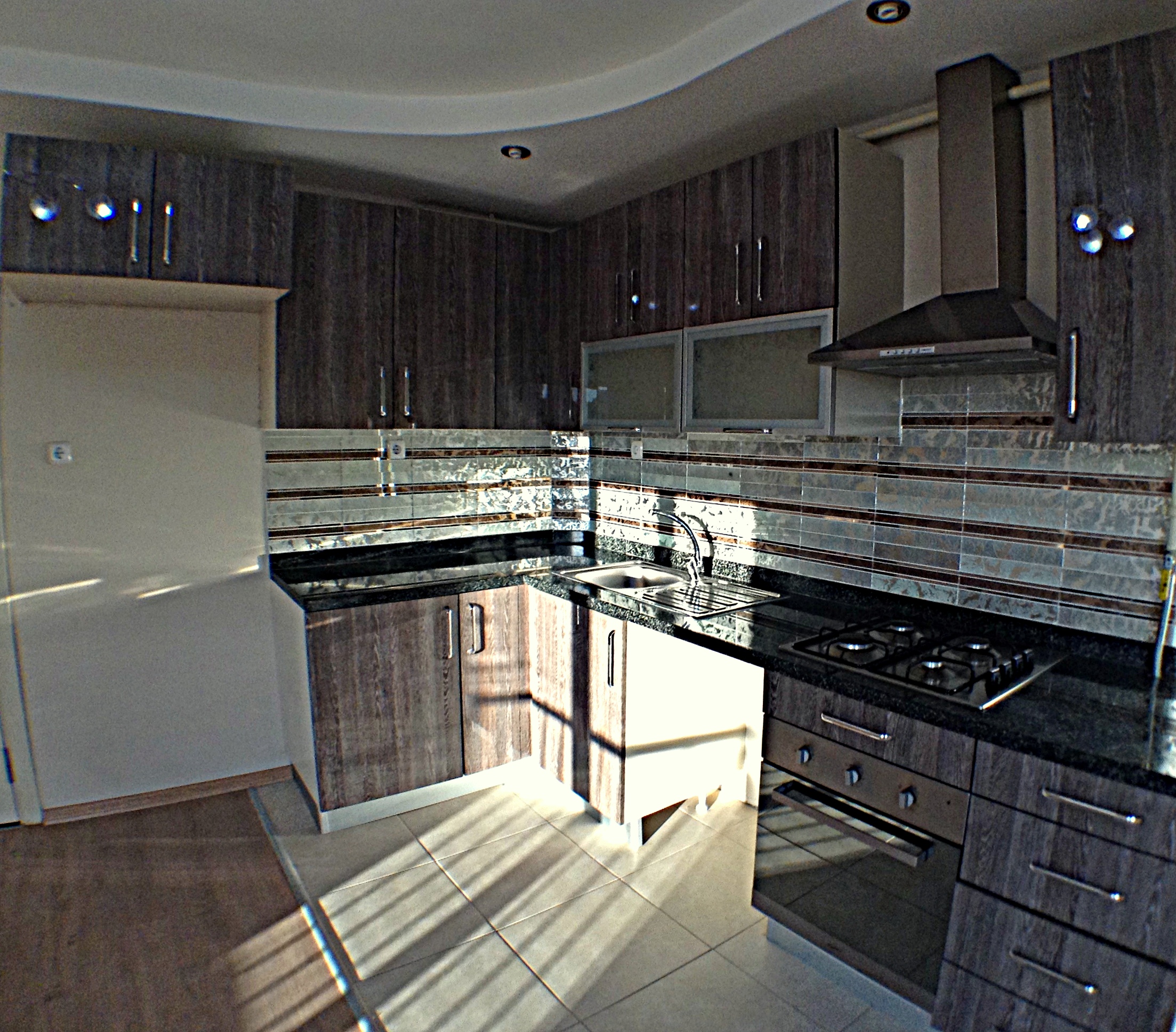 BULVARDA SİTEDE 4+1 DOĞALGAZLI PARKELİ AYLIK KİRALIK DAİRE