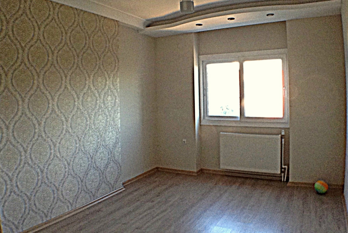BULVARDA SİTEDE 4+1 DOĞALGAZLI PARKELİ AYLIK KİRALIK DAİRE