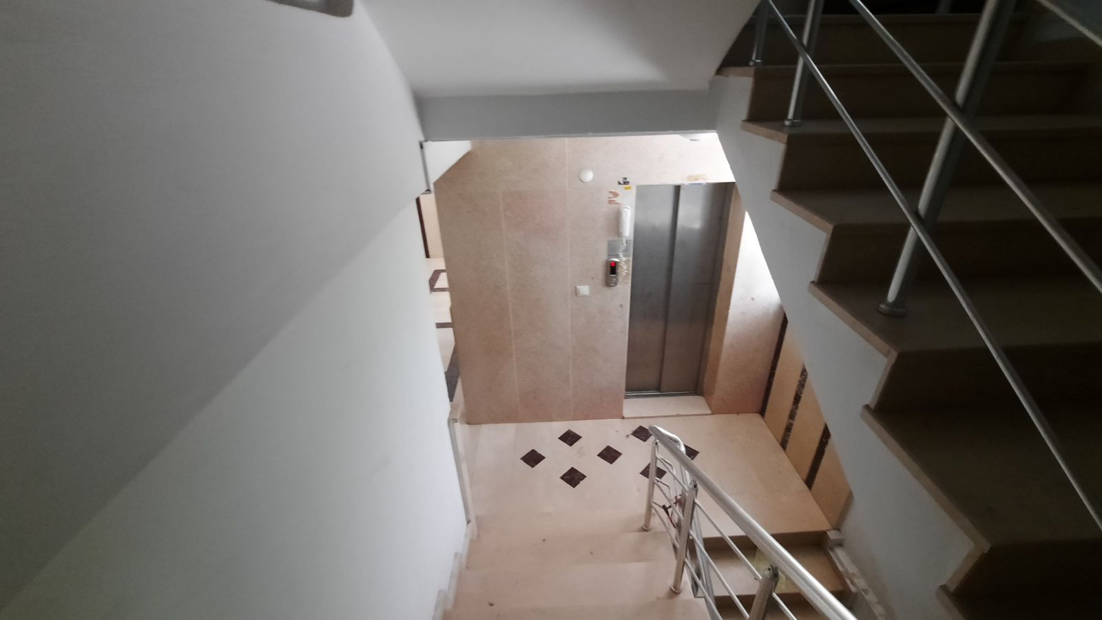 BULVARDA 4+1 230 M2 NET KULLANIMLI HER KAT TEK DAİRE DOĞLAGAZLI KİRALIK DAİRE