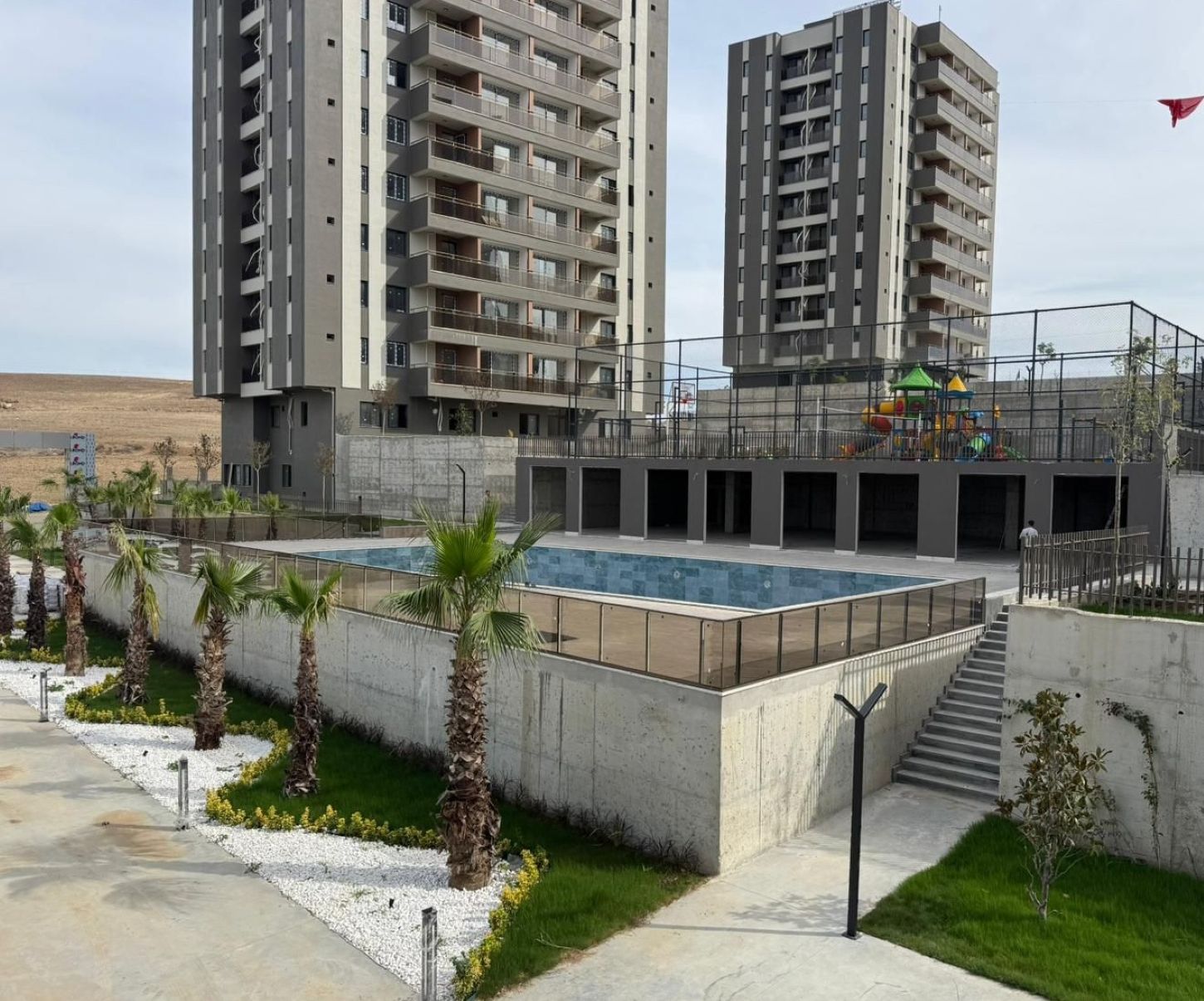 ÇUKUROVA’NIN CAZİBE MERKEZİ LOKASYONDA , HAVUZLU SİTEDE, YATIRIM FIRSATI