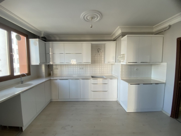 NEZİH LOKASYONDA 4+1 KOMBİLİ PARKELİ KİRALIK DAİRE
