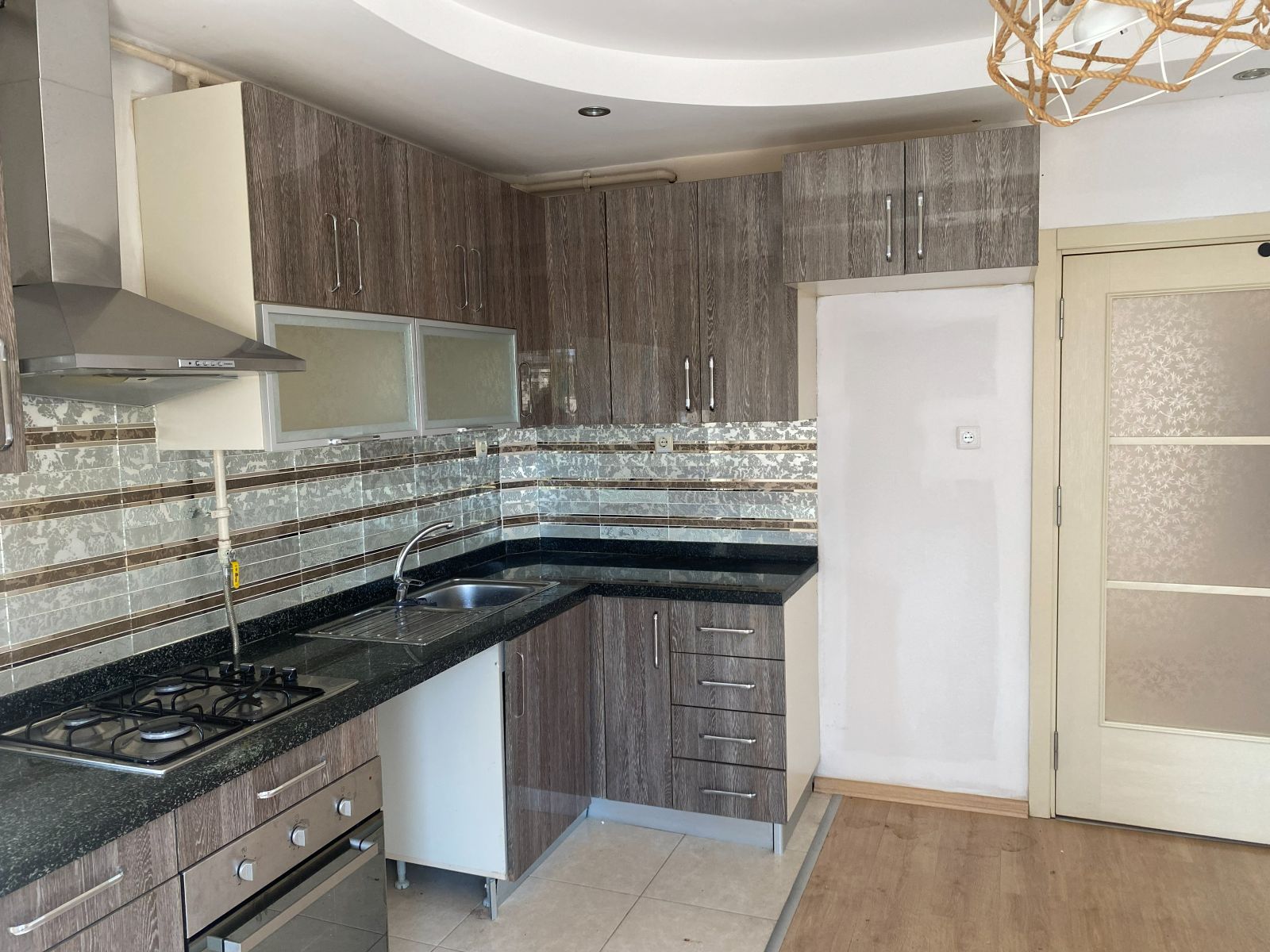 Çukurova belediye evleri özcanpark sitesi B blok 1 kat kiralık 4+1 daire 16 Adana çukurova Belediye evlerinde bulvarda doğalgazlı 4+1 kiralık daire