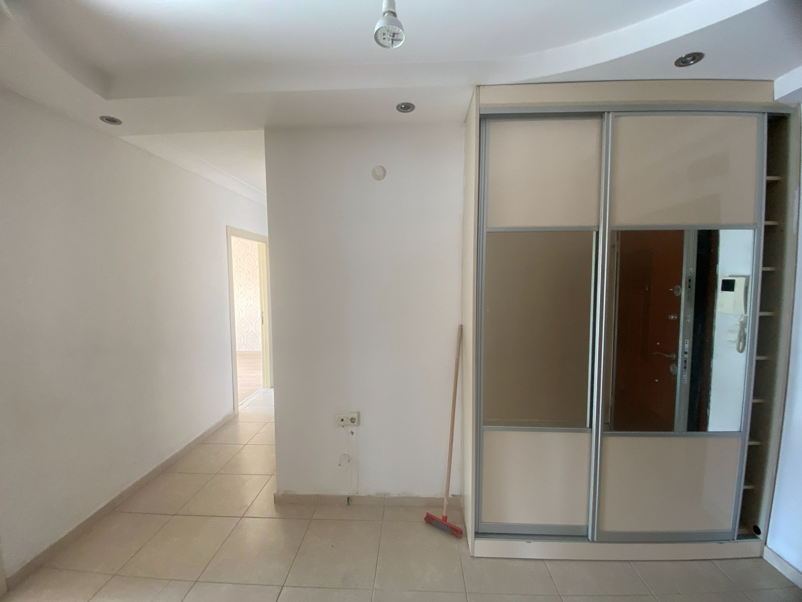 Çukurova belediye evleri özcanpark sitesi B blok 1 kat kiralık 4+1 daire 19 Adana çukurova Belediye evlerinde bulvarda doğalgazlı 4+1 kiralık daire