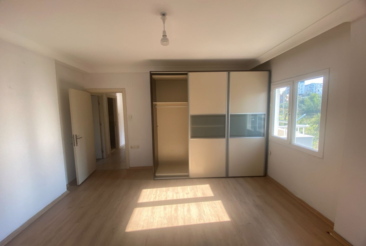 Adana çukurova Belediye evlerinde bulvarda doğalgazlı 4+1 kiralık daire