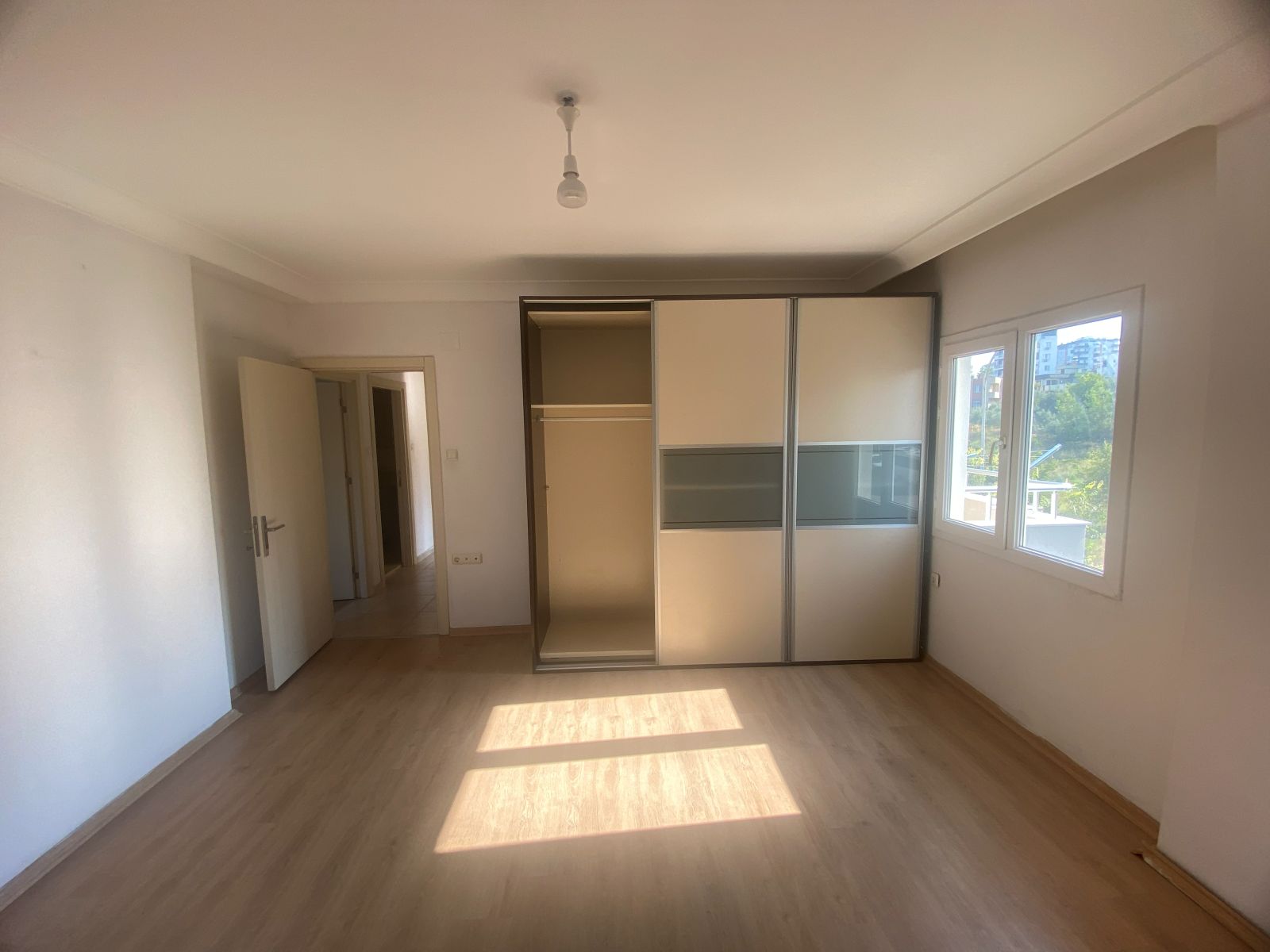 Çukurova belediye evleri özcanpark sitesi B blok 1 kat kiralık 4+1 daire 32 Adana çukurova Belediye evlerinde bulvarda doğalgazlı 4+1 kiralık daire