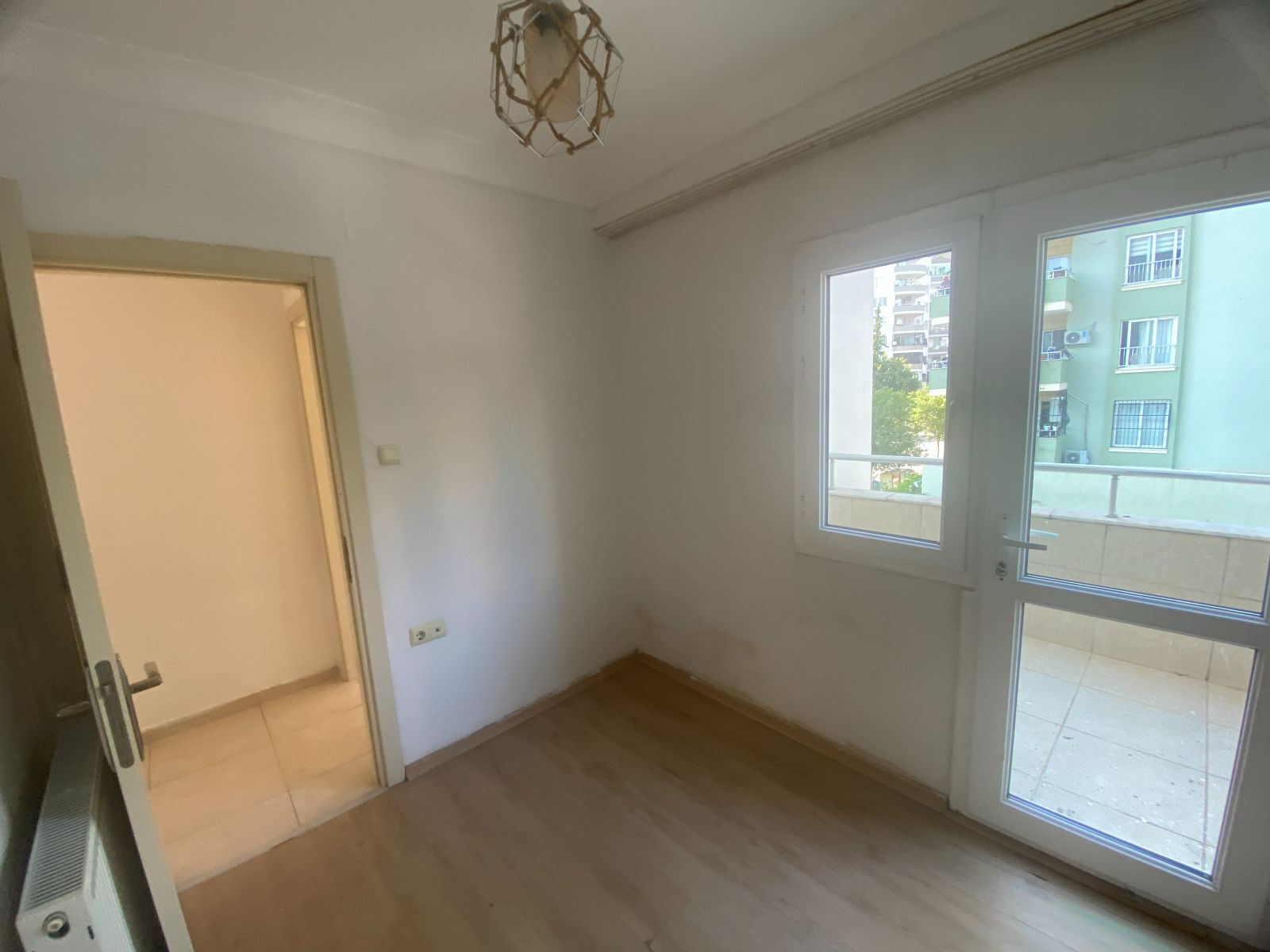 Çukurova belediye evleri özcanpark sitesi B blok 1 kat kiralık 4+1 daire 42 Adana çukurova Belediye evlerinde bulvarda doğalgazlı 4+1 kiralık daire
