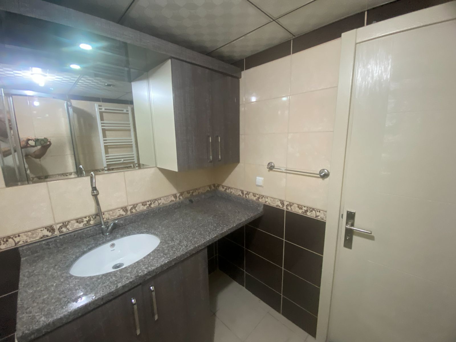 Çukurova belediye evleri özcanpark sitesi B blok 1 kat kiralık 4+1 daire 50 Adana çukurova Belediye evlerinde bulvarda doğalgazlı 4+1 kiralık daire
