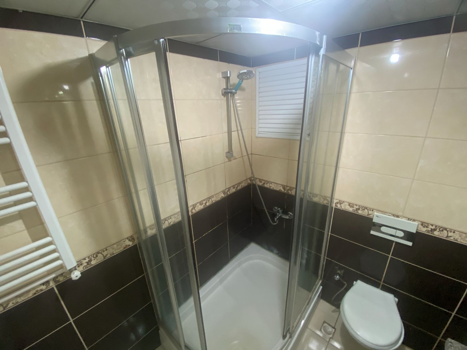 Çukurova belediye evleri özcanpark sitesi B blok 1 kat kiralık 4+1 daire 51 Adana çukurova Belediye evlerinde bulvarda doğalgazlı 4+1 kiralık daire